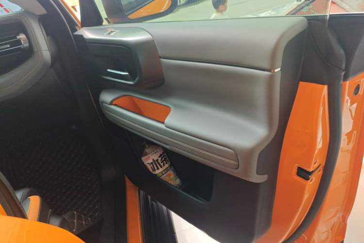 Used BAIC Off-Road BJ40 2024 2.0T All-New Urban Hunter Edition Chivalrous Style Right Front Door Interior