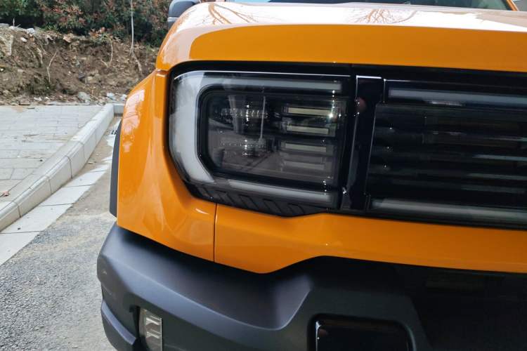 Used BAIC Off-Road BJ40 2024 2.0T All-New Urban Hunter Edition Chivalrous Style Right Front Headlight