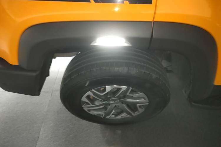 Used BAIC Off-Road BJ40 2024 2.0T All-New Urban Hunter Edition Chivalrous Style Right Rear Wheel Hub