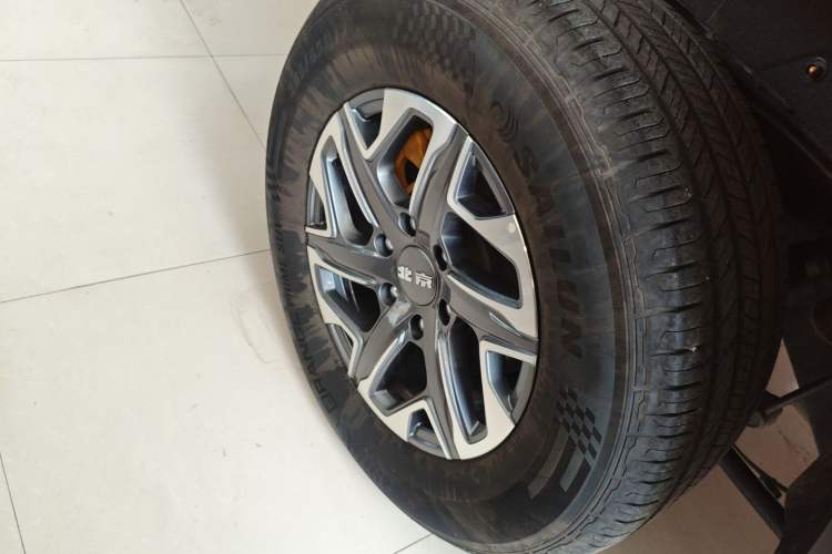 Used BAIC Off-Road BJ40 2024 2.0T All-New Urban Hunter Edition Chivalrous Style Right Rear Wheel Hub