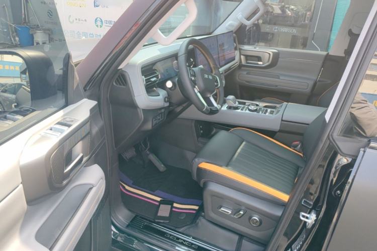 Used BAIC Off-Road BJ40 2026 2.0T Giant Screen Standard Version Driver Seat