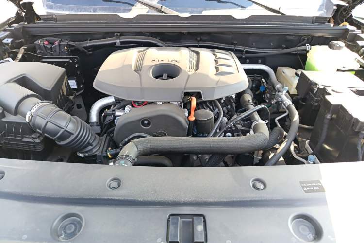 Used BAIC Off-Road BJ40 2026 Model 2.0T Gasoline Standard Edition Engine Bay