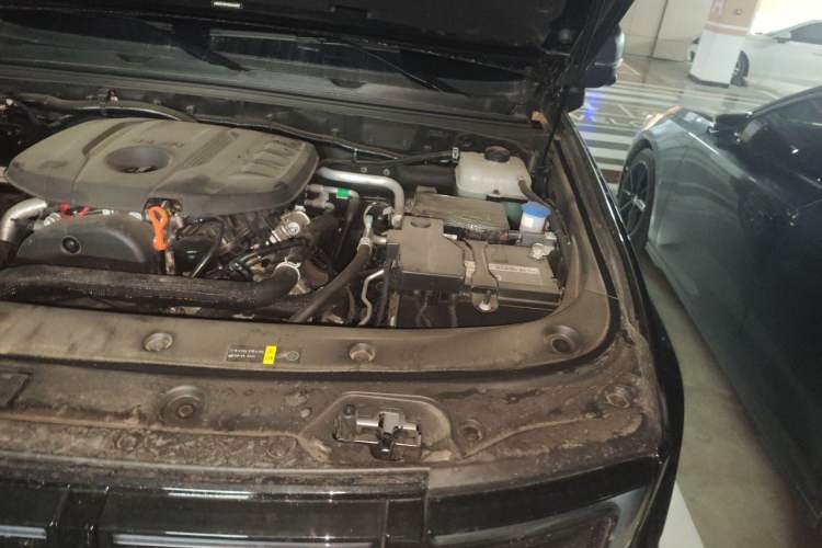 Used BAIC Off-Road BJ40 2026 Model 2.0T Gasoline Standard Edition Engine Bay Left