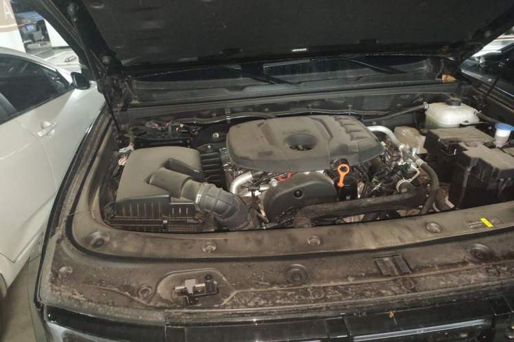 Used BAIC Off-Road BJ40 2026 Model 2.0T Gasoline Standard Edition Engine Bay Right