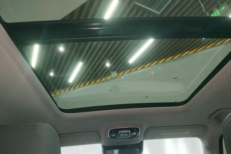 Used BAIC Off-Road BJ40 2026 Model 2.0T Gasoline Standard Edition Headliner