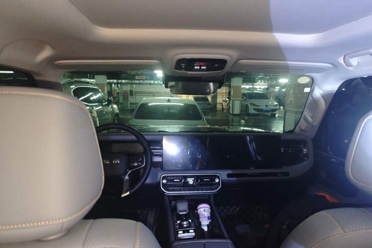 Used BAIC Off-Road BJ40 2026 Model 2.0T Gasoline Standard Edition Headliner