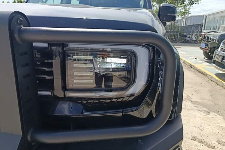 Used BAIC Off-Road BJ40 2026 Model 2.0T Gasoline Standard Edition Left Front Headlight