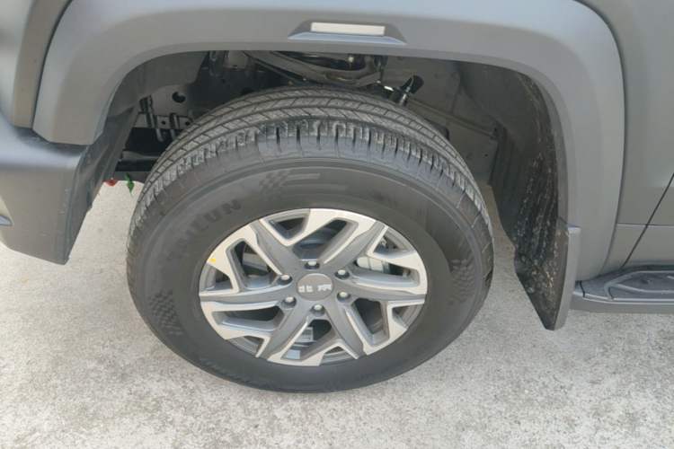 Used BAIC Off-Road BJ40 2026 2.0T Giant Screen Standard Version Left Front Wheel Hub