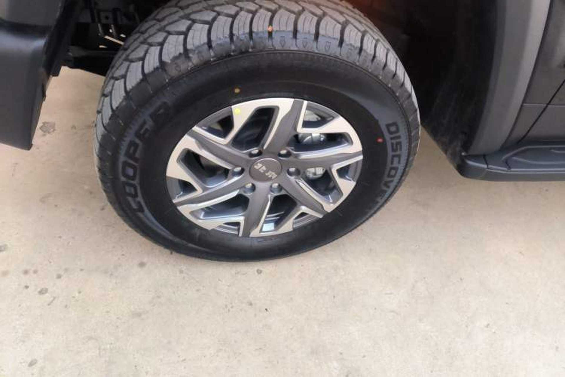 Used BAIC Off-Road BJ40 2026 Model 2.0D Diesel Edition Left Front Wheel Hub