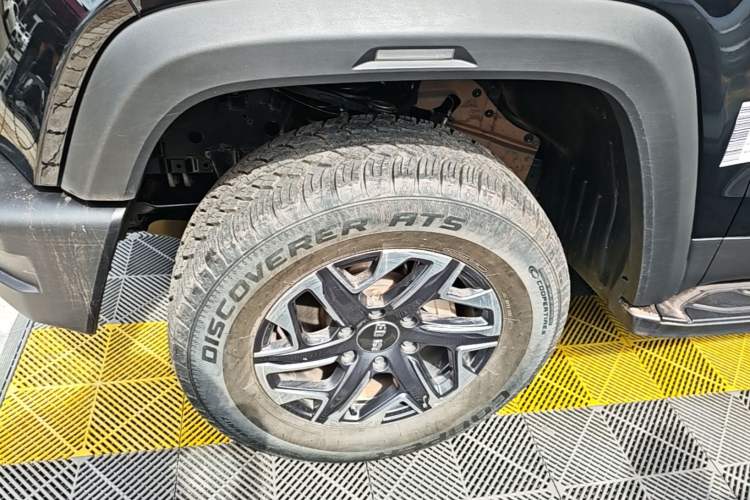 Used BAIC Off-Road BJ40 2026 Model 2.0D Diesel Edition Left Front Wheel Hub
