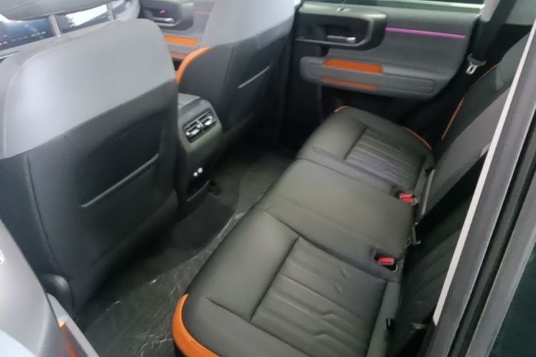 Used BAIC Off-Road BJ40 2026 Model 2.0T Gasoline Standard Edition Left Rear Seat