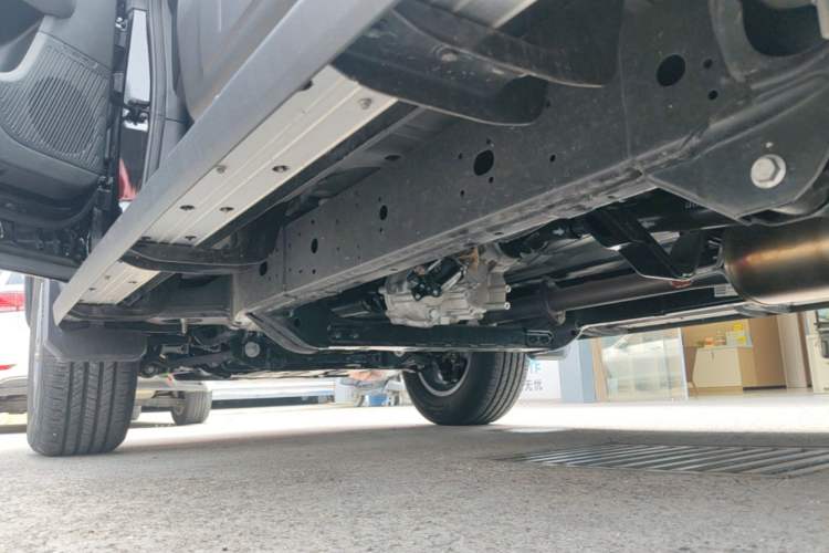 Used BAIC Off-Road BJ40 2026 2.0T Giant Screen Standard Version Left Side Sill