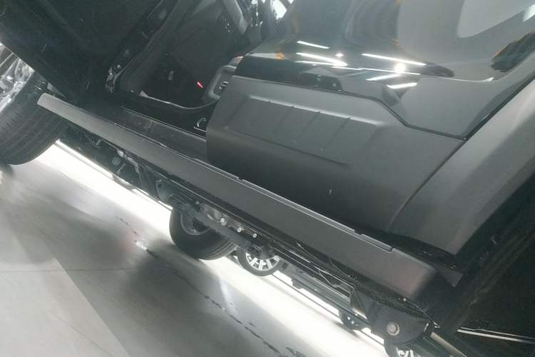 Used BAIC Off-Road BJ40 2026 Model 2.0T Gasoline Standard Edition Left Side Sill