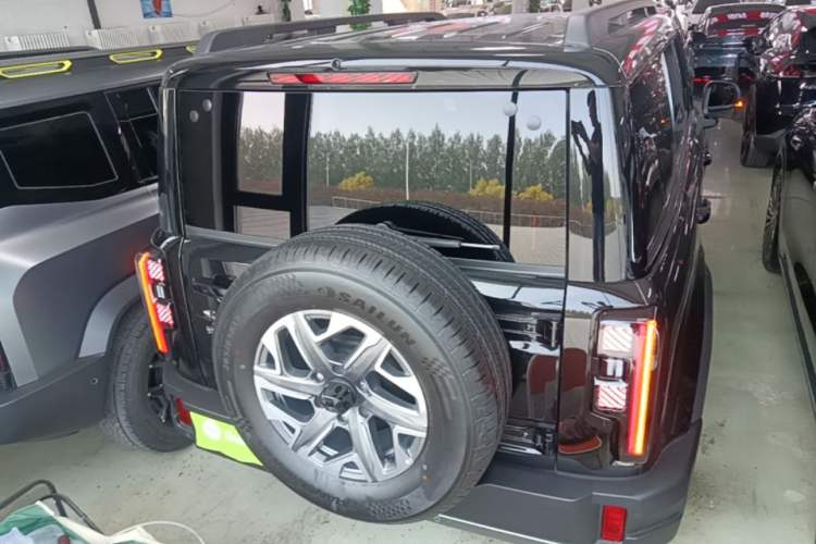 Used BAIC Off-Road BJ40 2026 Model 2.0T Gasoline Standard Edition Rear
