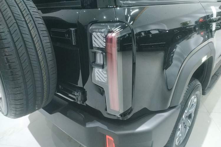 Used BAIC Off-Road BJ40 2026 Model 2.0T Gasoline Standard Edition Right Rear Taillight