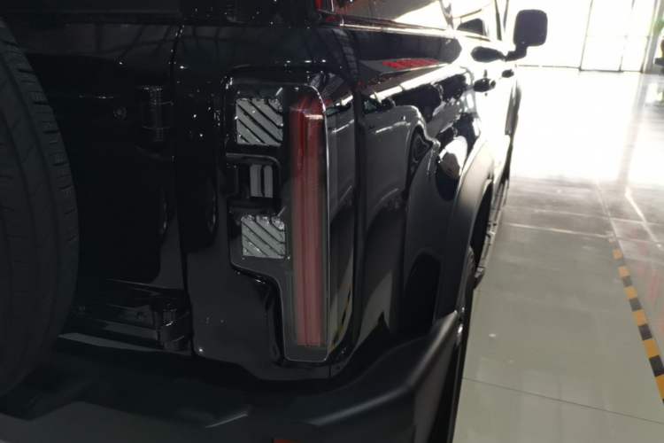 Used BAIC Off-Road BJ40 2026 Model 2.0T Gasoline Standard Edition Right Rear Taillight