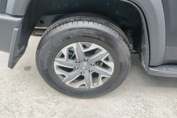 Used BAIC Off-Road BJ40 2026 2.0T Giant Screen Standard Version Right Rear Wheel Hub