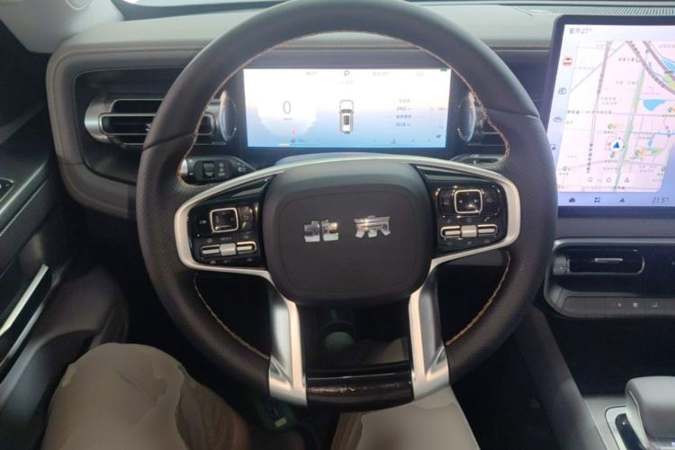 Used BAIC Off-Road BJ40 2026 2.0T Giant Screen Standard Version Steering Wheel