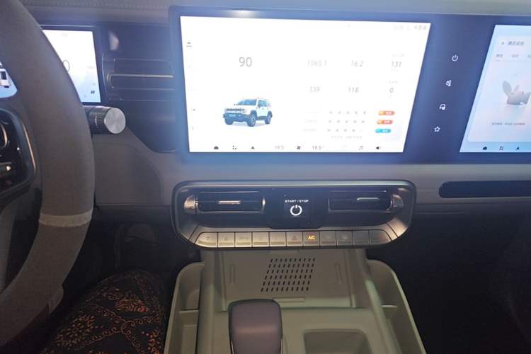 Used BAIC Off-Road BJ40 2026 Model 2.0T Gasoline Standard Edition Audio And AC Panel