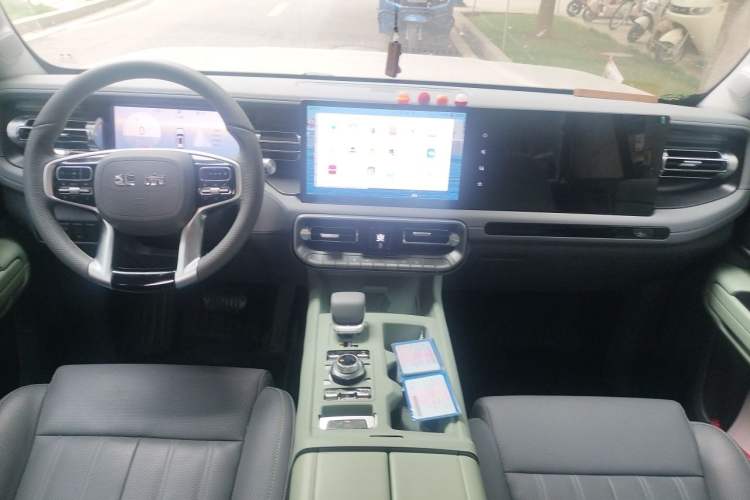 Used BAIC Off-Road BJ40 2026 Model 2.0T Gasoline Standard Edition Center Console