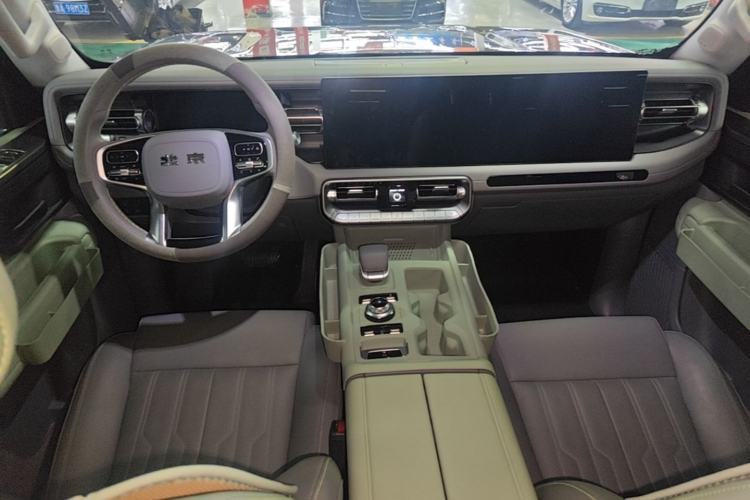 Used BAIC Off-Road BJ40 2026 Model 2.0T Gasoline Standard Edition Center Console