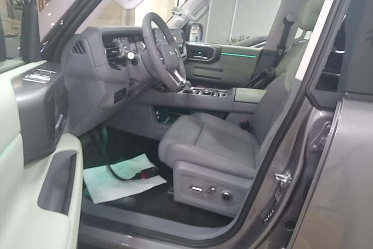 Used BAIC Off-Road BJ40 2026 Model 2.0T Gasoline Standard Edition Driver Seat
