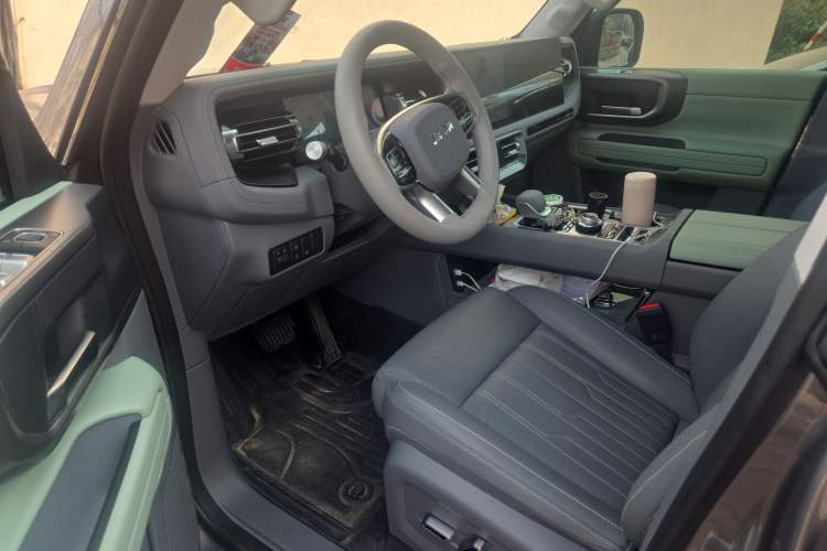 Used BAIC Off-Road BJ40 2026 Model 2.0T Gasoline Standard Edition Driver Seat
