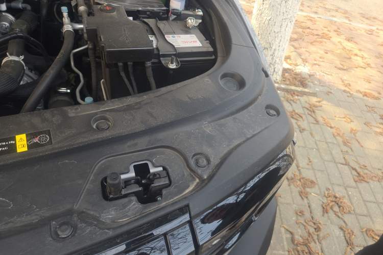 Used BAIC Off-Road BJ40 2026 Model 2.0T Gasoline Standard Edition Engine Bay Left