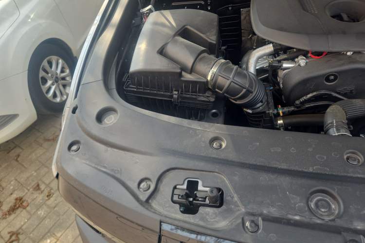 Used BAIC Off-Road BJ40 2026 Model 2.0T Gasoline Standard Edition Engine Bay Right