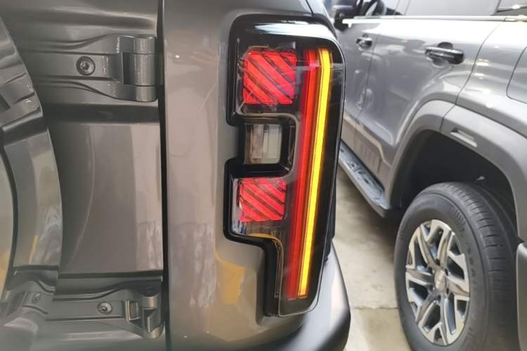 Used BAIC Off-Road BJ40 2026 Model 2.0T Gasoline Standard Edition Exterior 3
