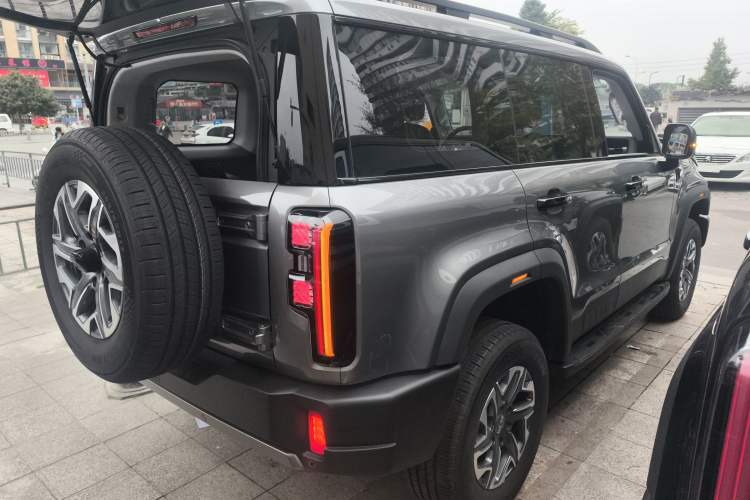 Used BAIC Off-Road BJ40 2026 Model 2.0T Gasoline Standard Edition Exterior 5