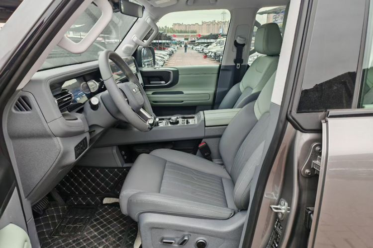 Used BAIC Off-Road BJ40 2026 Model 2.0D Diesel Edition Interior 2
