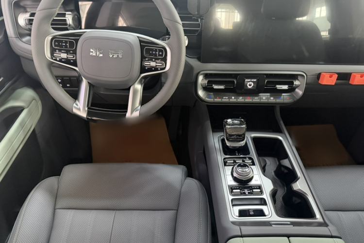 Used BAIC Off-Road BJ40 2026 Model 2.0T Gasoline Standard Edition Interior 3