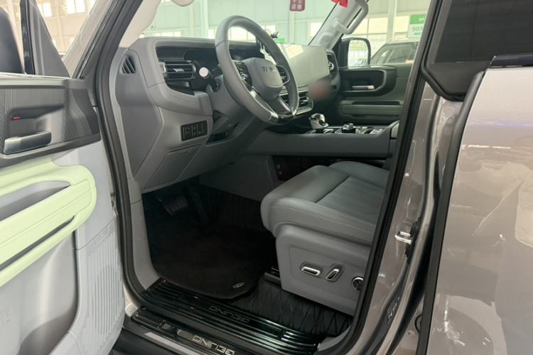 Used BAIC Off-Road BJ40 2026 Model 2.0T Gasoline Standard Edition Interior 4