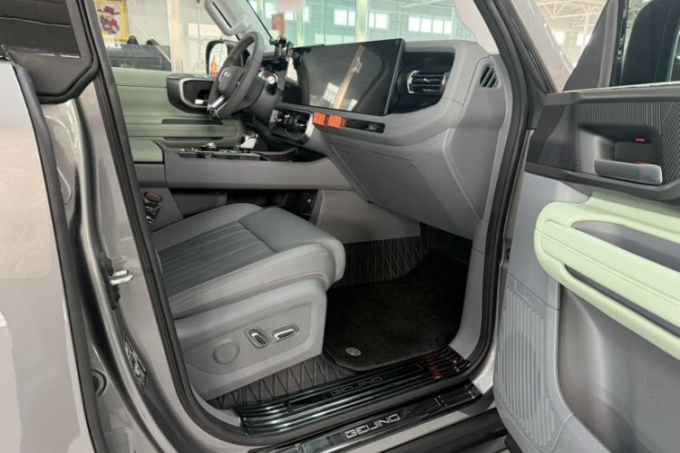 Used BAIC Off-Road BJ40 2026 Model 2.0T Gasoline Standard Edition Interior 8