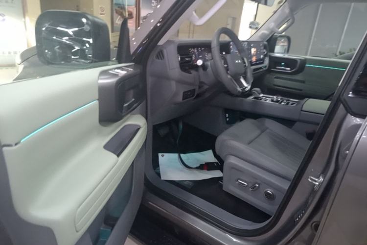Used BAIC Off-Road BJ40 2026 Model 2.0T Gasoline Standard Edition Left Front Seat