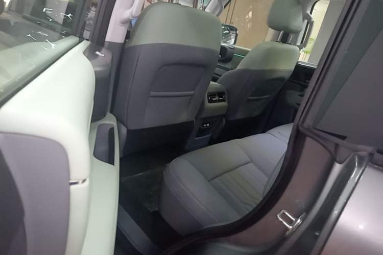Used BAIC Off-Road BJ40 2026 Model 2.0T Gasoline Standard Edition Left Rear Seat