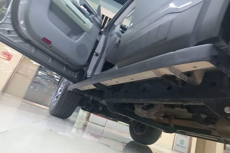 Used BAIC Off-Road BJ40 2026 Model 2.0T Gasoline Standard Edition Left Side Sill