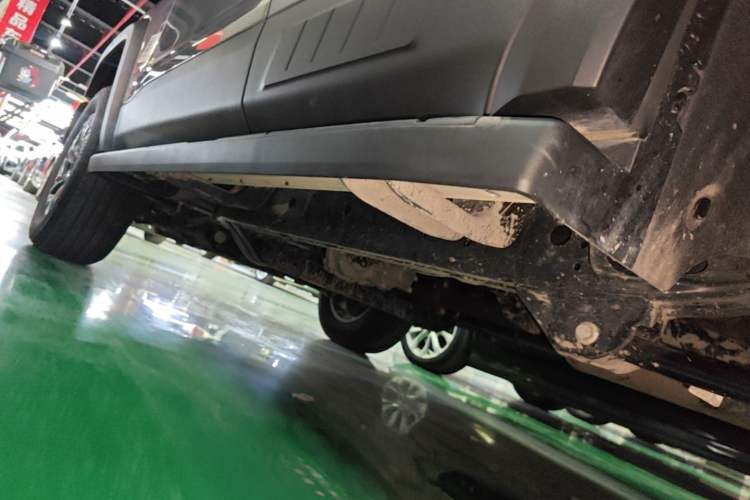 Used BAIC Off-Road BJ40 2026 Model 2.0T Gasoline Standard Edition Left Side Sill