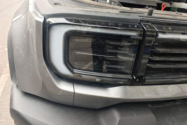 Used BAIC Off-Road BJ40 2026 Model 2.0T Gasoline Standard Edition Right Front Headlight