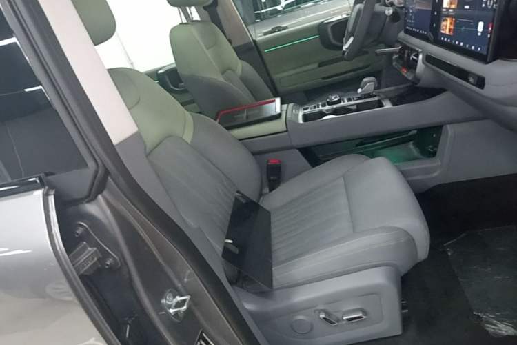 Used BAIC Off-Road BJ40 2026 Model 2.0T Gasoline Standard Edition Right Front Seat