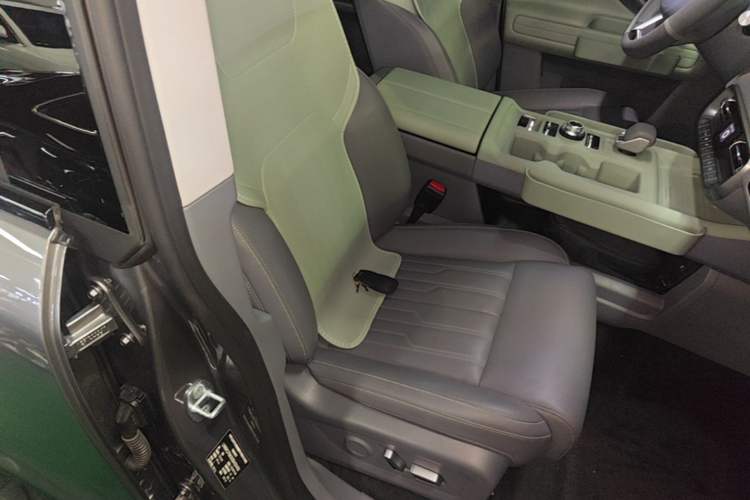 Used BAIC Off-Road BJ40 2026 Model 2.0T Gasoline Standard Edition Right Front Seat