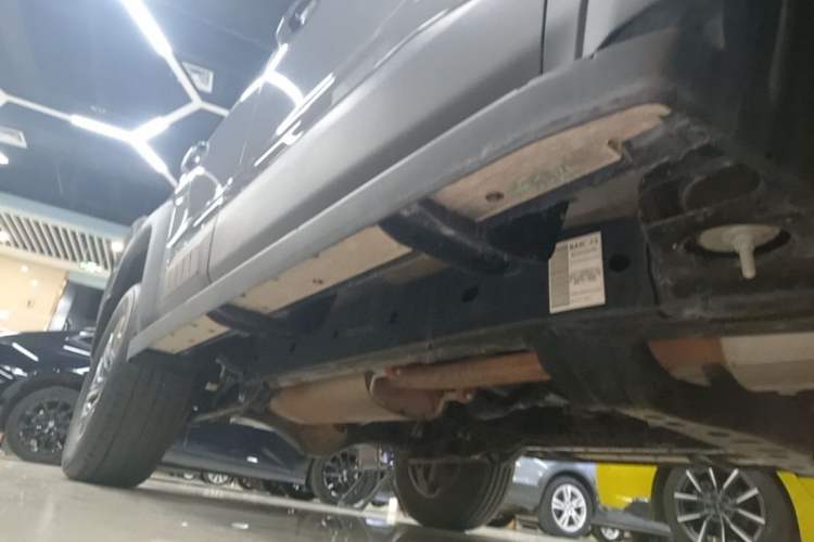 Used BAIC Off-Road BJ40 2026 Model 2.0T Gasoline Standard Edition Right Side Sill