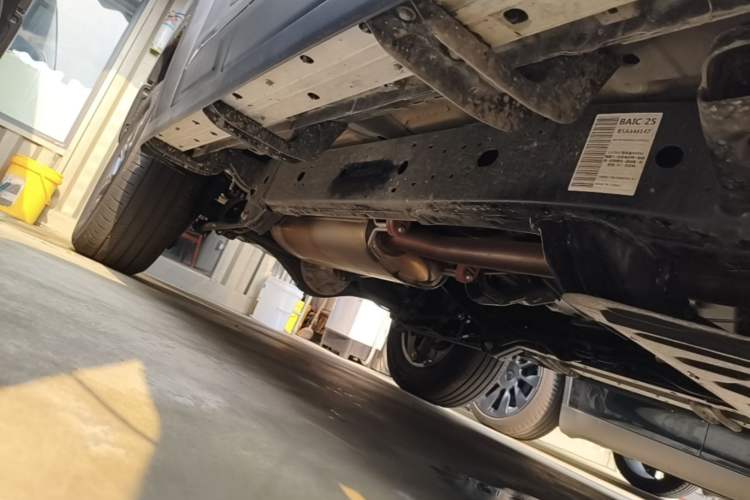 Used BAIC Off-Road BJ40 2026 Model 2.0T Gasoline Standard Edition Right Side Sill
