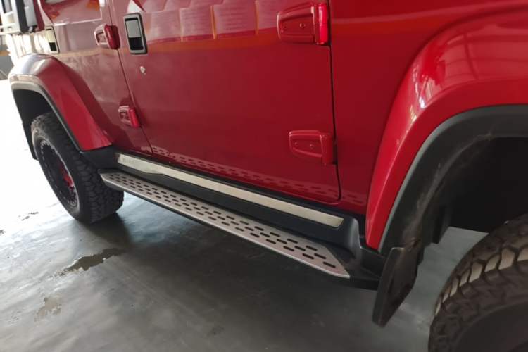 Used BAIC Off-Road BJ40 2026 2.0T Explorer Gasoline Model Right Side Sill