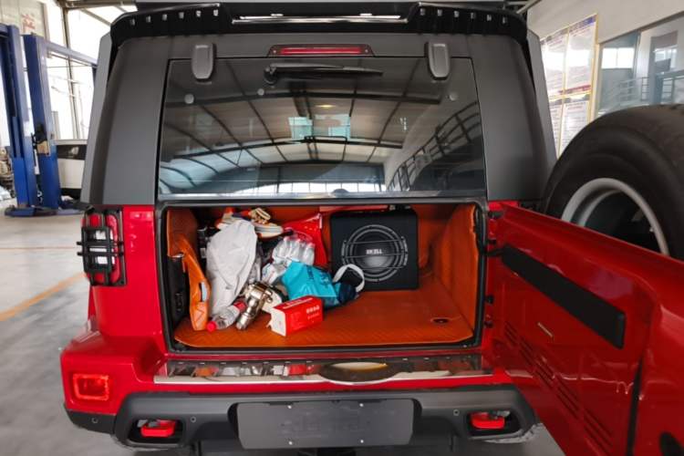 Used BAIC Off-Road BJ40 2026 2.0T Explorer Gasoline Model Trunk