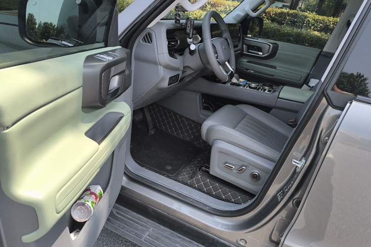Used BAIC Off-Road BJ40 2026 Model 2.0D Diesel Edition Driver Seat