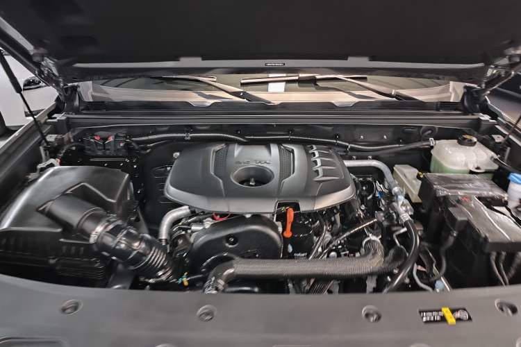 Used BAIC Off-Road BJ40 2026 Model 2.0T Gasoline Standard Edition Engine Bay