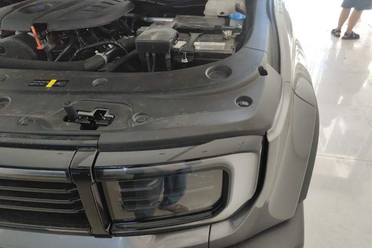 Used BAIC Off-Road BJ40 2026 Model 2.0T Gasoline Standard Edition Engine Bay Left