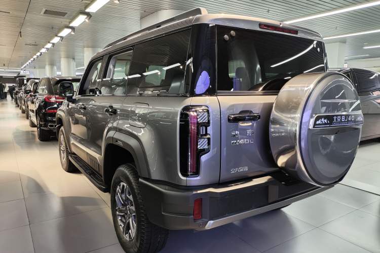 Used BAIC Off-Road BJ40 2026 Model 2.0T Gasoline Standard Edition Exterior 3